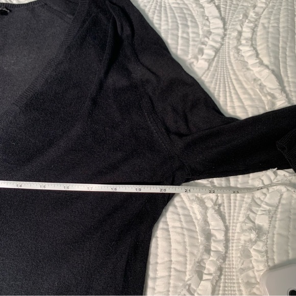 Theory | Black V-Necks Sweater | Size Small - Picture 6 of 11